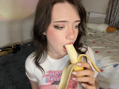 HanahW: Public ( 6 фото)