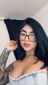 MySelf de SaritaKors  2 Imagens