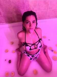 M0lly_Beckers How delicious is this milk cocktail? 🤍👅 Pic 2