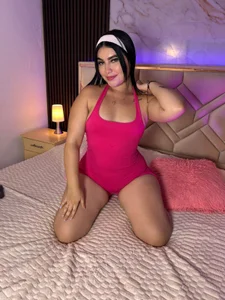 play in my body de MiaaFarrel  2 Imagens