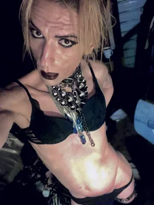 TgirlBrat Public Billede