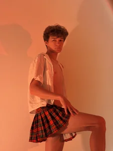 dontlikepsy Boy in a skirt Pic 7