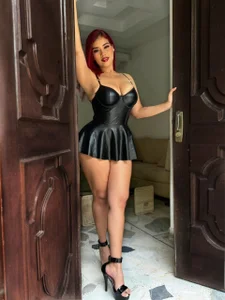 KaseyRosse Dare to step inside? 🚪🖤 Foto 5