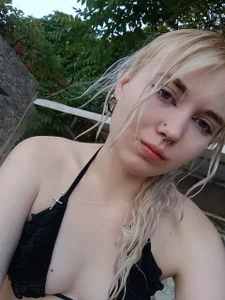 Iris_Ivory Public Pic 9