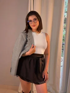 AmberFarrell Own your curves, flaunt your confidence Foto 4