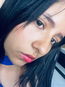 RoxiPlace Blue girl 💙  4টি ছবি