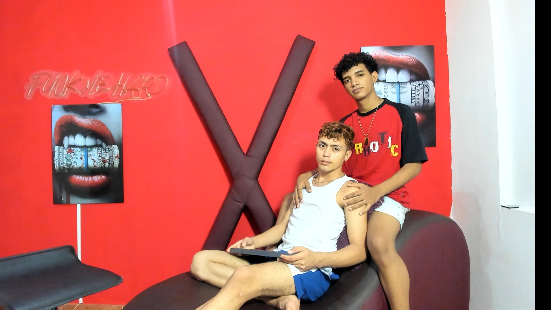 VERY_HOT_GUYS Public зображення