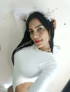 juliane_sweer1 White Pic 8