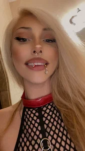 sophia_gold Public Pic 6