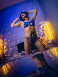 KendallWood_ Delicate in blue, wild in intention. 💙 Foto 4