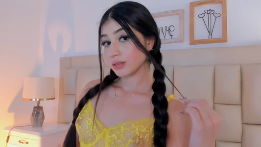 camile_carter a little of me 😏 in yellow зображення 2