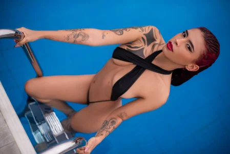 LilithLuxorr Pool Day 💦☀️ Foto 8