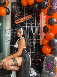 AmiraBakir 🥵 YOUR HORNY NUN 😈 Pic
