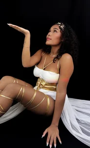 aleja_montiel__のGreek goddessの 3枚の写真