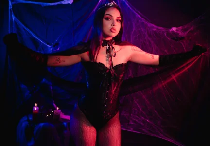 hannah_miltonn Night Breath টি ছবি