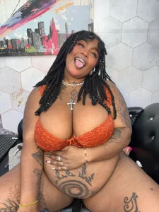 Anaa_Fuentessのbig beautiful tits 🔥🍒🥺の枚の写真