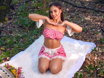 AlmaLuv Nature reveals Me Pic 2