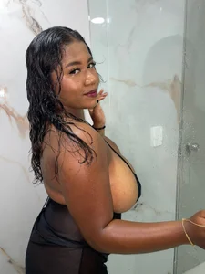 LaylaRhodes UNA DELICIOSA DUCHA Pic 4