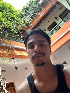 Axxel_Monroy Public slika 4