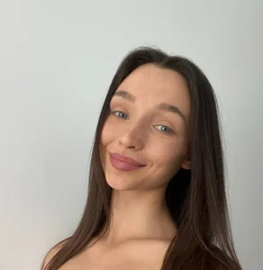 LuisaVee Public Bilde