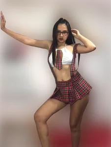 Love Me od Camilatinass_  2 snímek