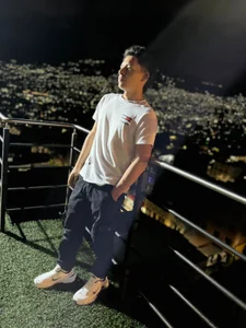 JhosuaVegaのMEの 2枚の写真