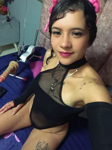 Sharlotshh hi, I'm a very naughty girl who likes to move her ass a lot 사진 5