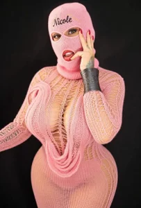 SelfSuck9Iinchs: Public ( 6 фото)