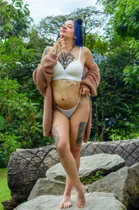 Kitty_ravee Ride in the park Pic