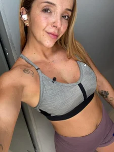 AlanyAnneSmith Casual Pic 2