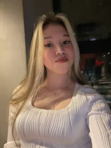 LinnBealee: Sitting in my coffee after studying ( 3 фото)