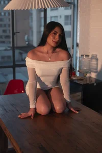 Miller_Vanessa_ A glamorous girl ✨🖤🤍 Pic 8