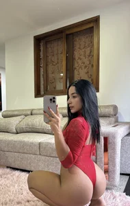 AngelineConnor: Does red look good on me💋? ( 2 фото)