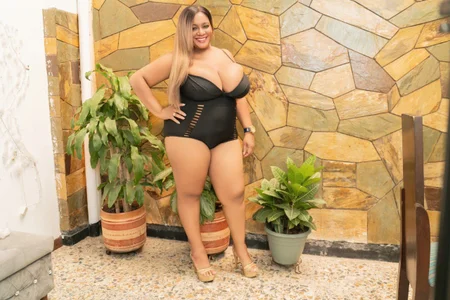 NicoleeJones Public slika 3