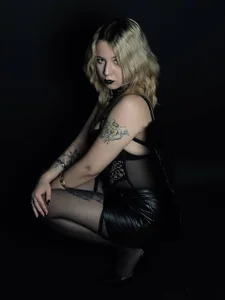 mirabite_ Total black 🖤 Gambar 7