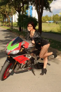 Speed Queen👑 de zharaa_fox  5 photos