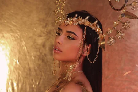 MariaHerrera_ Golden Girl Bilde 2