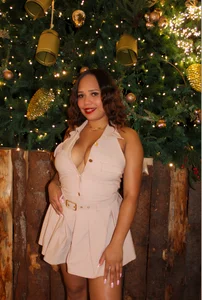 BustyGlow Christmas 2025 🎄 Pic 5