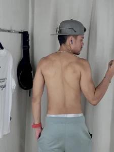 Friendsofeverything_ At Gym Billede 4