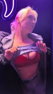 HollyBuffin Crazy Holly:3 Pic 2