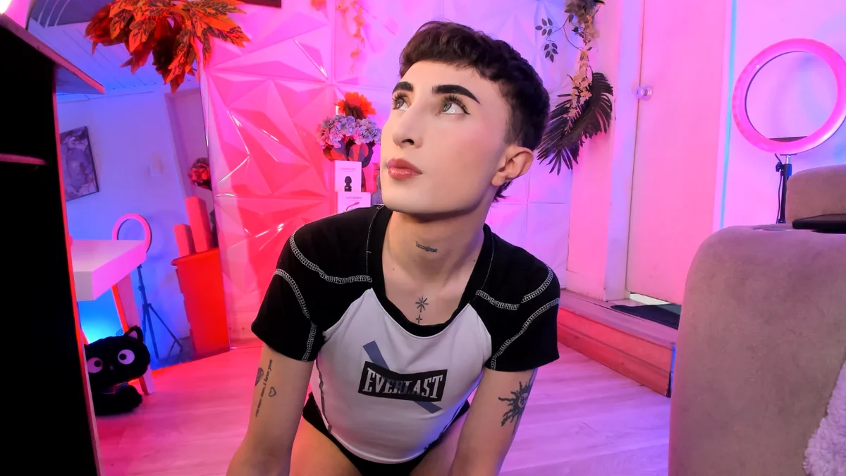 Foto em tendência de SebastianHilton 5497