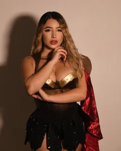 Alessia-miller_ HALLOWEEN 🎃  8টি ছবি