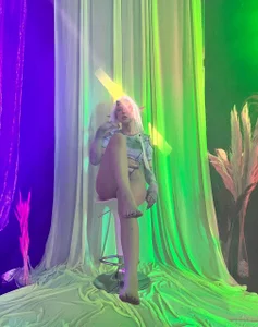 Dark_Lucious kullanıcısının The Neon Demon albümü -  9 fotoğraf