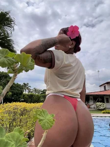 receiving sun on my body ☀️🤤 od RILLEY_ALLEN  4 snímek