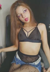 Tongue Out Jeans Tease de sexy_paws  6 Imagens