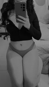 Megan_Jonesss_ Your girl in black and white Bilde 5
