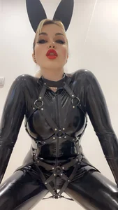 MissKateX Public  3টি ছবি