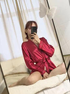 Milena_Milyan Look at the mirror Pic 5