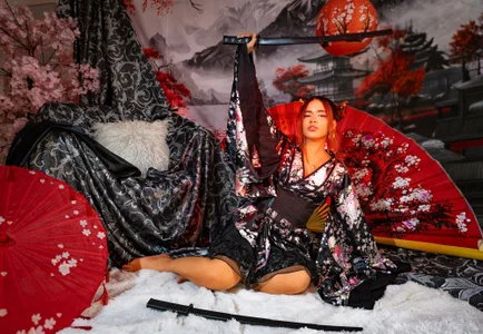 avrilwaynee your japanese girl টি ছবি