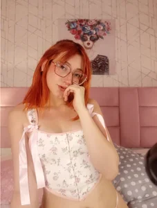 AliisseMoon Sweet and flirty nerd🤍 Εικόνα 3
